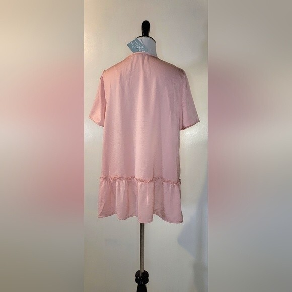 NWT Floral and Ivy Blush Pink Satin Silky Blouse-Short Sleeve - Size Medium - Picture 2 of 7